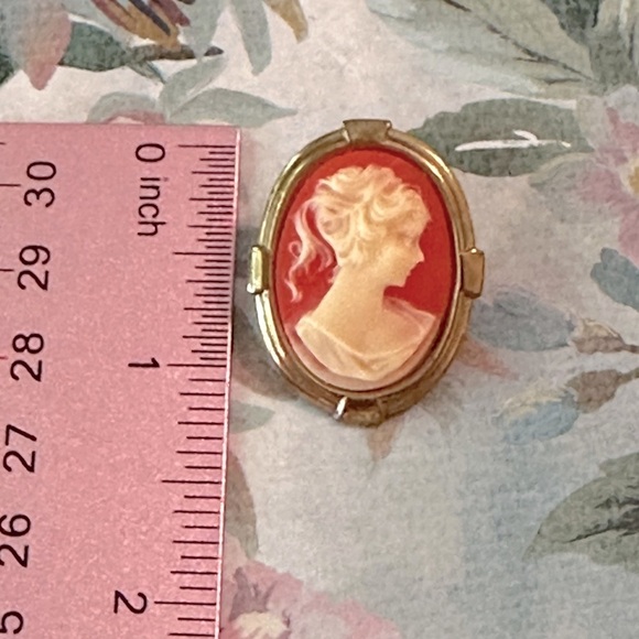 Vintage Mid-Century Modern Lucite Cameo Brooch/Pin Art Deco Design MCM 60's - Picture 5 of 11